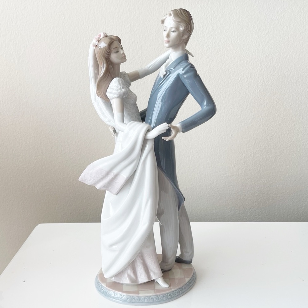 LLADRO I Love You Truly Couple Figurine approximate 14” tall